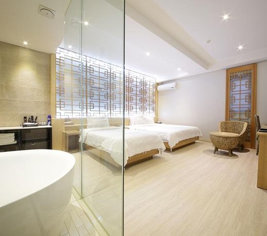 Almond Hotel Busan Station
