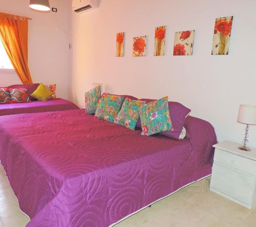 Del Parque Apartments
