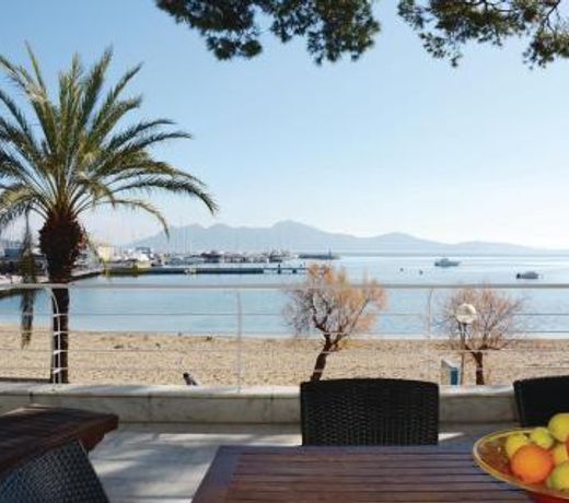 Beautiful apartment in Port de Pollena with 3 Bedrooms and WiFi