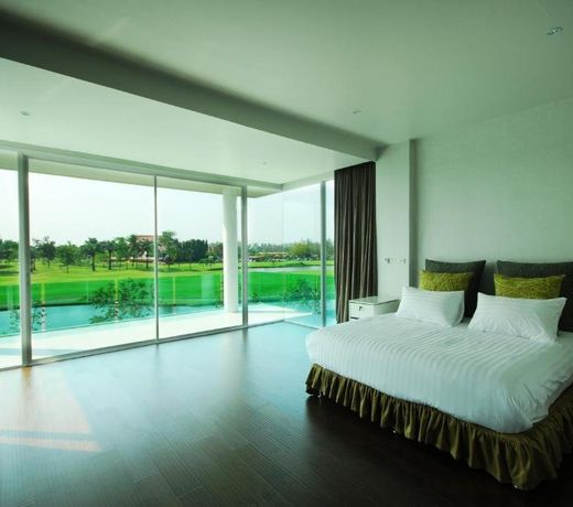 Aria Lake and Golf Villa