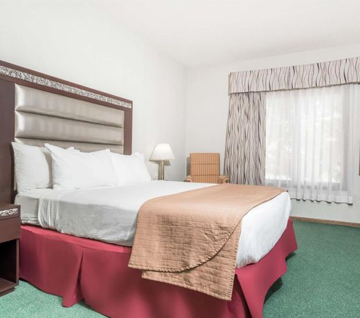 Days Inn by Wyndham Hutchinson