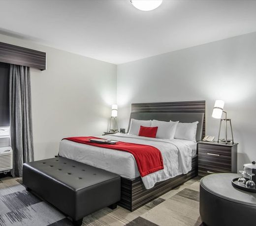 Best Western Plus Airport Inn & Suites