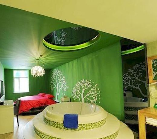 Romantic Holiday Hot Spring Hotel