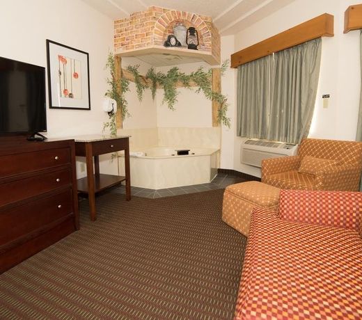 HomeTown Inn and Suites Belle Plaine