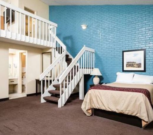 La Casa Inn and Suites