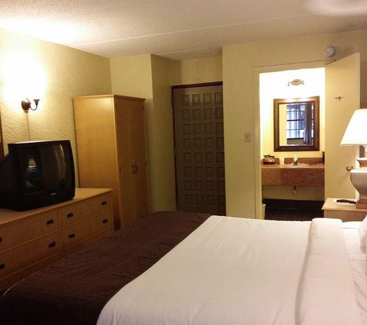 La Casa Inn and Suites
