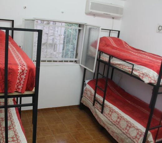 Al Yakhour Hostel