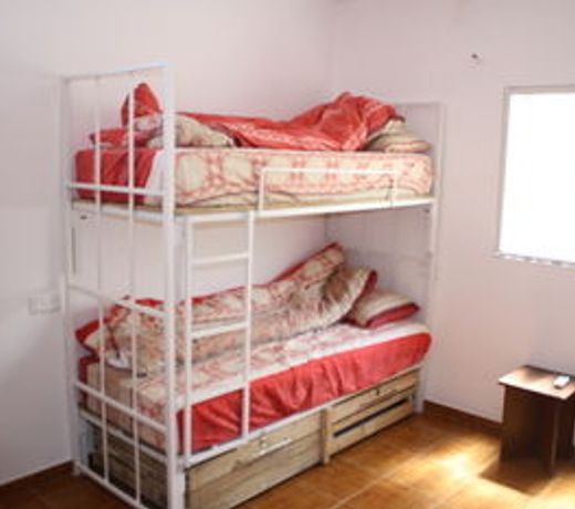 Al Yakhour Hostel