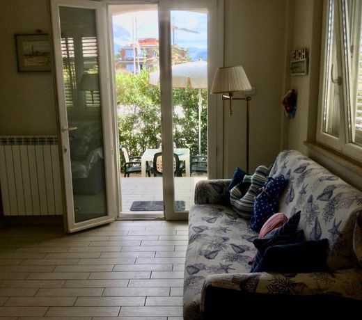 Danio beach house