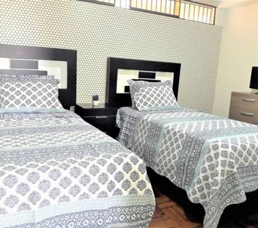 Royalty Inn