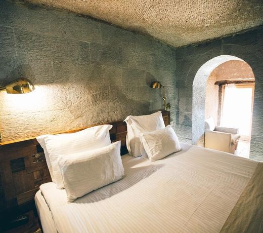 Millstone Cave Suites Hotel