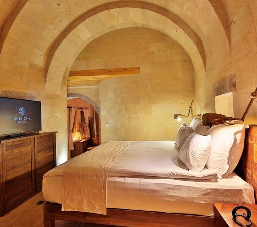 Millstone Cave Suites Hotel