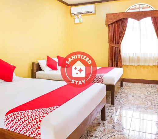OYO 422 Villa Emilia Pension House