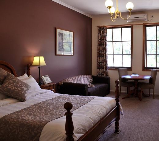 Black Spur Inn