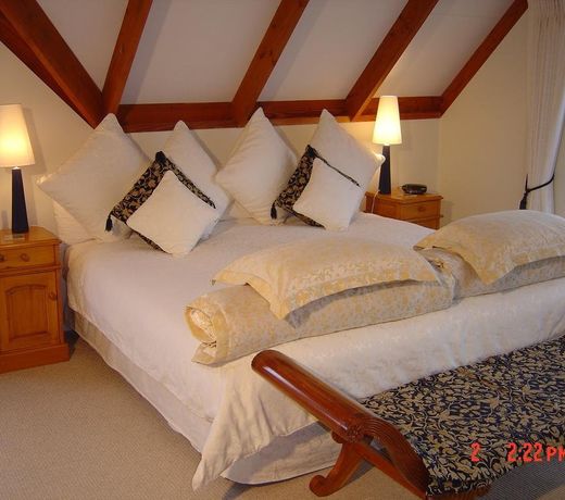 CAIRNBRAE HOUSE, NZ. Boutique Bed & Breakfast.