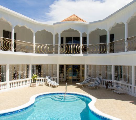 Chateau De La Rose Bed and Breakfast