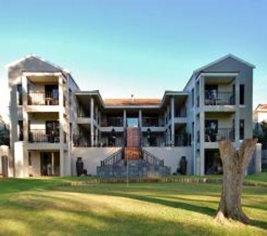 Fourteenth Green Guest Lodge