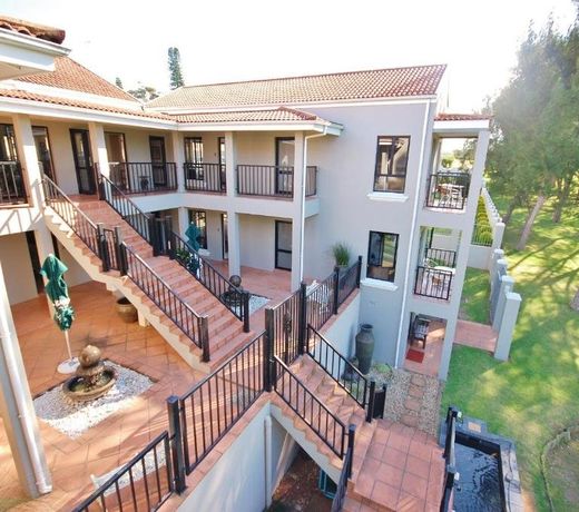 Fourteenth Green Guest Lodge