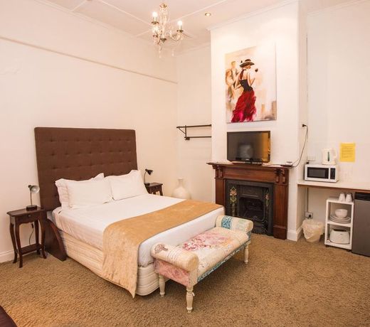 Suites On Avon