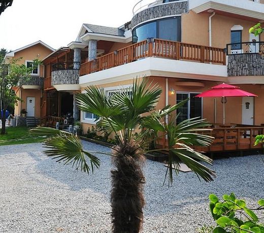 Bijou Pension