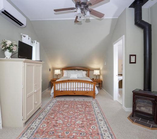 Tucker Hill Inn