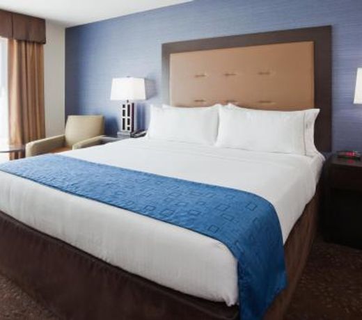 Holiday Inn Express & Suites Fort Dodge, an IHG Hotel