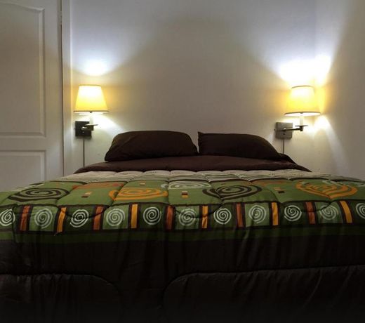 1877 Hostel
