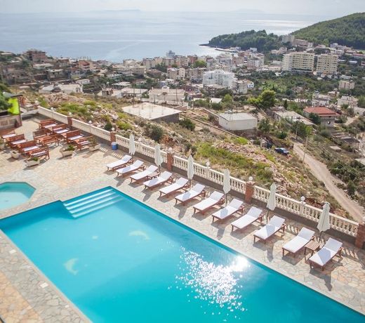 Apart-Hotel Llazari