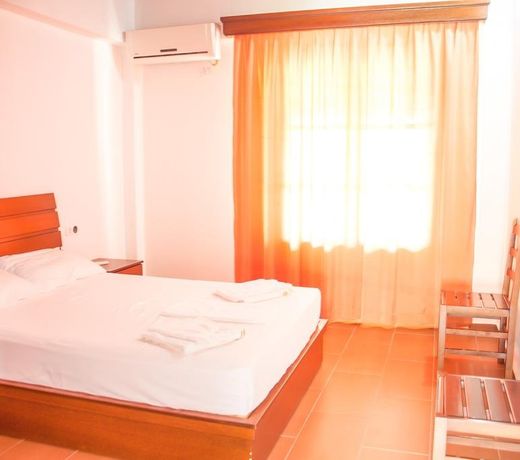 Apart-Hotel Llazari
