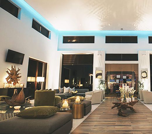 Gold Coast Luxurious and Stylish Condo