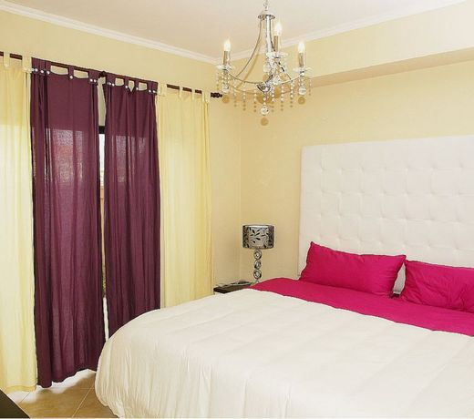 Gold Coast Luxurious and Stylish Condo