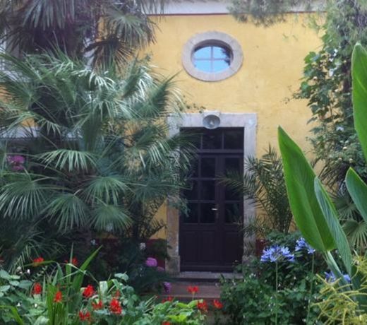 Villa LEONA
