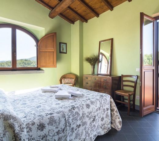 Expansive Holiday Home in Florence with Swimming Pool
