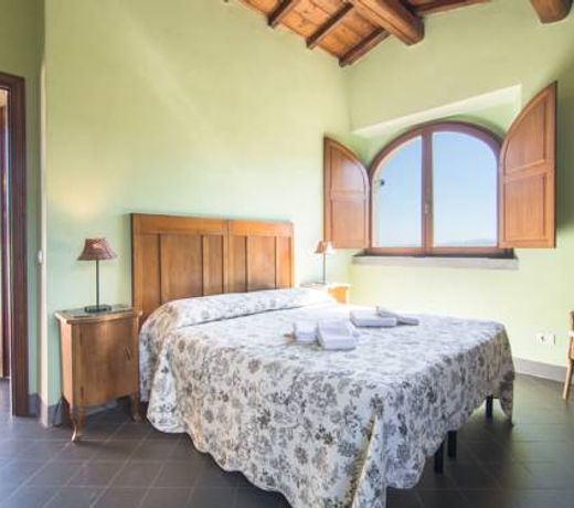 Expansive Holiday Home in Florence with Swimming Pool