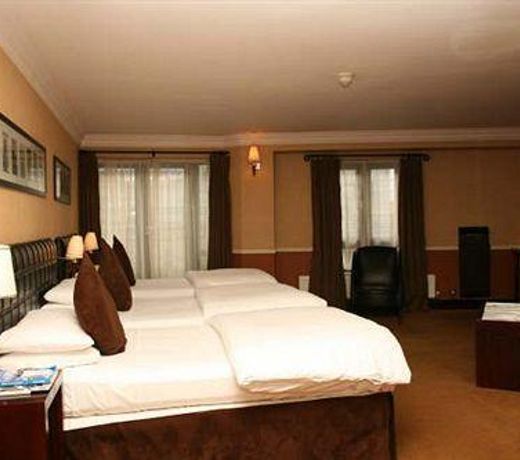 PARAMOUNT HOTEL