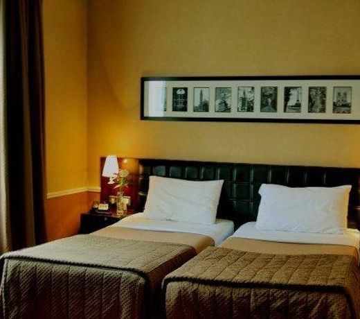 PARAMOUNT HOTEL