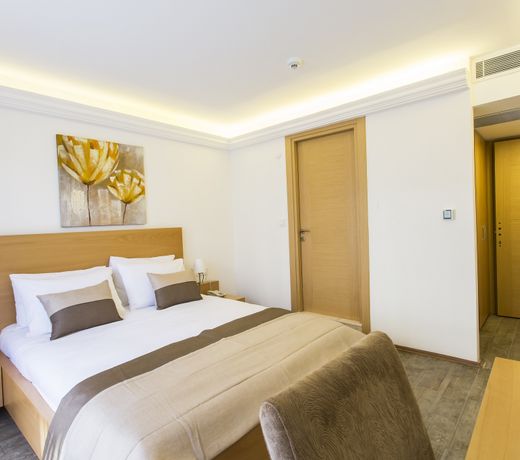 City Hotel
