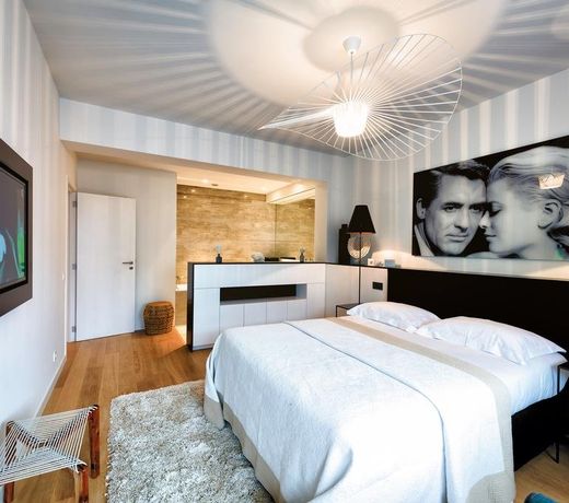 Charles Home - Grand Place Aparthotel