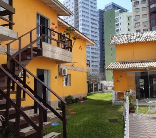 Cozinha Equipada em Apartamento para Alugar em Torres RS