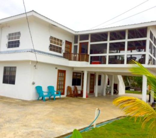 Bamboleo Inn Belize