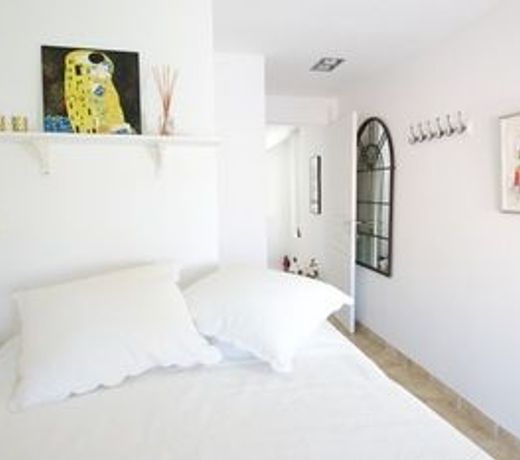 Rue Sade Bed & Breakfast