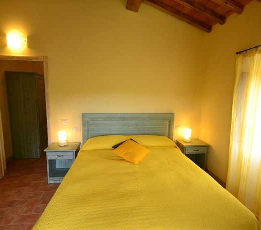 Elegant Holiday home in Anghiari Tuscany with Swimming Pool