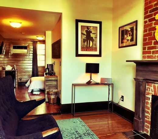 Royal Street Inn & Bar