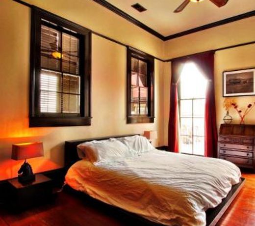 Royal Street Inn & Bar