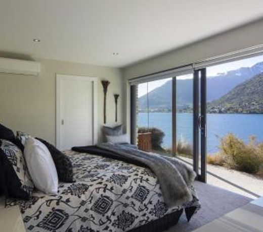 Kohanga Luxury Lakeside Villa by Amazing Accom