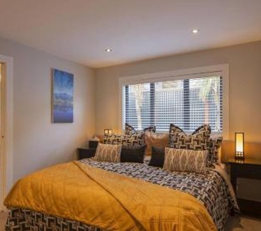 Kohanga Luxury Lakeside Villa by Amazing Accom
