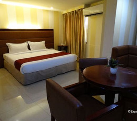 Vaccinated Staff - OYO 824 Chinatown Lai Lai Hotel