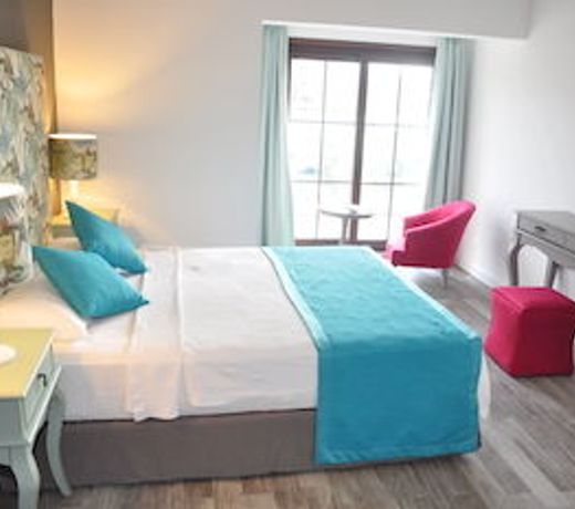 MARE SUITES