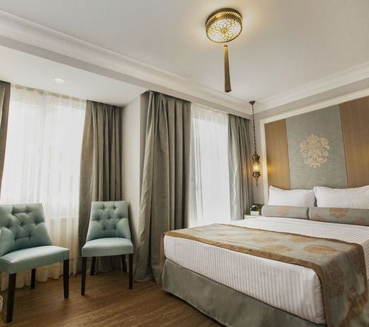 Raymond Blue Hotel