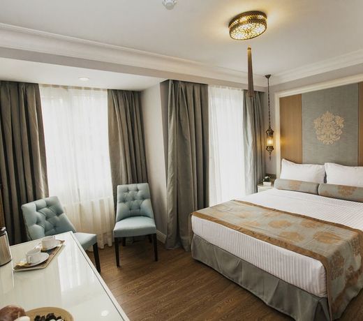 Raymond Blue Hotel